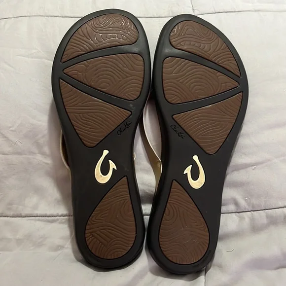 OluKai flip flops sz 11 womens golden color - Picture 2 of 4